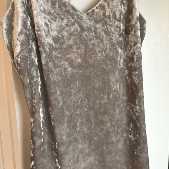 AKIRA crushed velvet bodycon midi dress - Picture 3 of 6